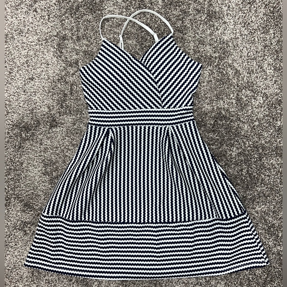 Woman’s Navy & White Sleeveless Dress